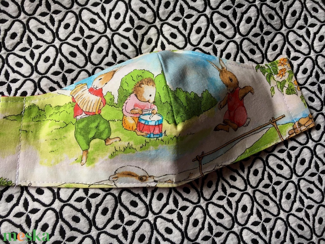  - - - - SALE / KIÁRUSÍTÁS - - - STORYBOOK. Kétrétegű arcmaszk óvónéniknek, bölcsis dolgozóknak vagy babysittereknek. - ruha & divat - maszk, arcmaszk - női - Meska.hu