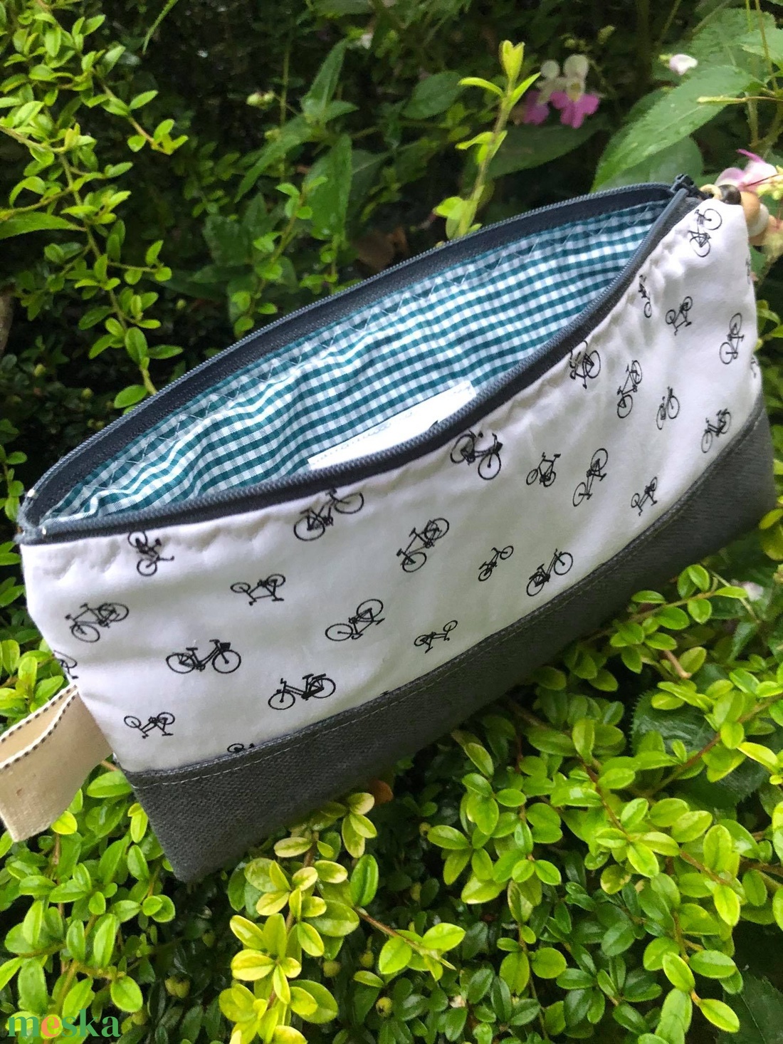 I LOVE BIKES. Fiús tolltartó/pipere/tárca (a fotó egy esős napon készült, a foltok esőcseppek :) - otthon & életmód - papír, írószer - tolltartó & ceruzatekercs - Meska.hu