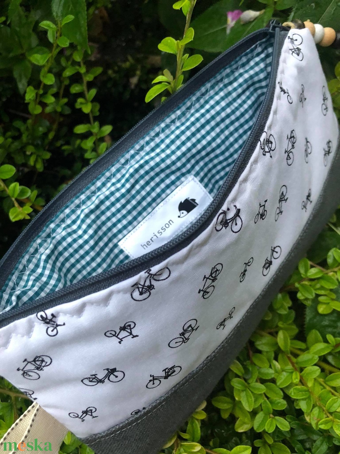 I LOVE BIKES. Fiús tolltartó/pipere/tárca (a fotó egy esős napon készült, a foltok esőcseppek :) - otthon & életmód - papír, írószer - tolltartó & ceruzatekercs - Meska.hu