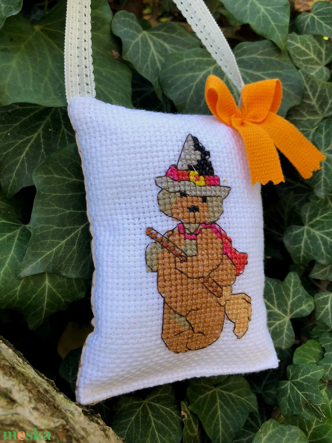 HALLOWEEN BEAR. Kedves őszi függődísz. - otthon & életmód - dekoráció - halloween - halloweeni dekoráció - Meska.hu HALLOWEEN BEAR. Kedves őszi függődísz. - otthon & életmód - dekoráció - halloween - halloweeni dekoráció - Meska.hu