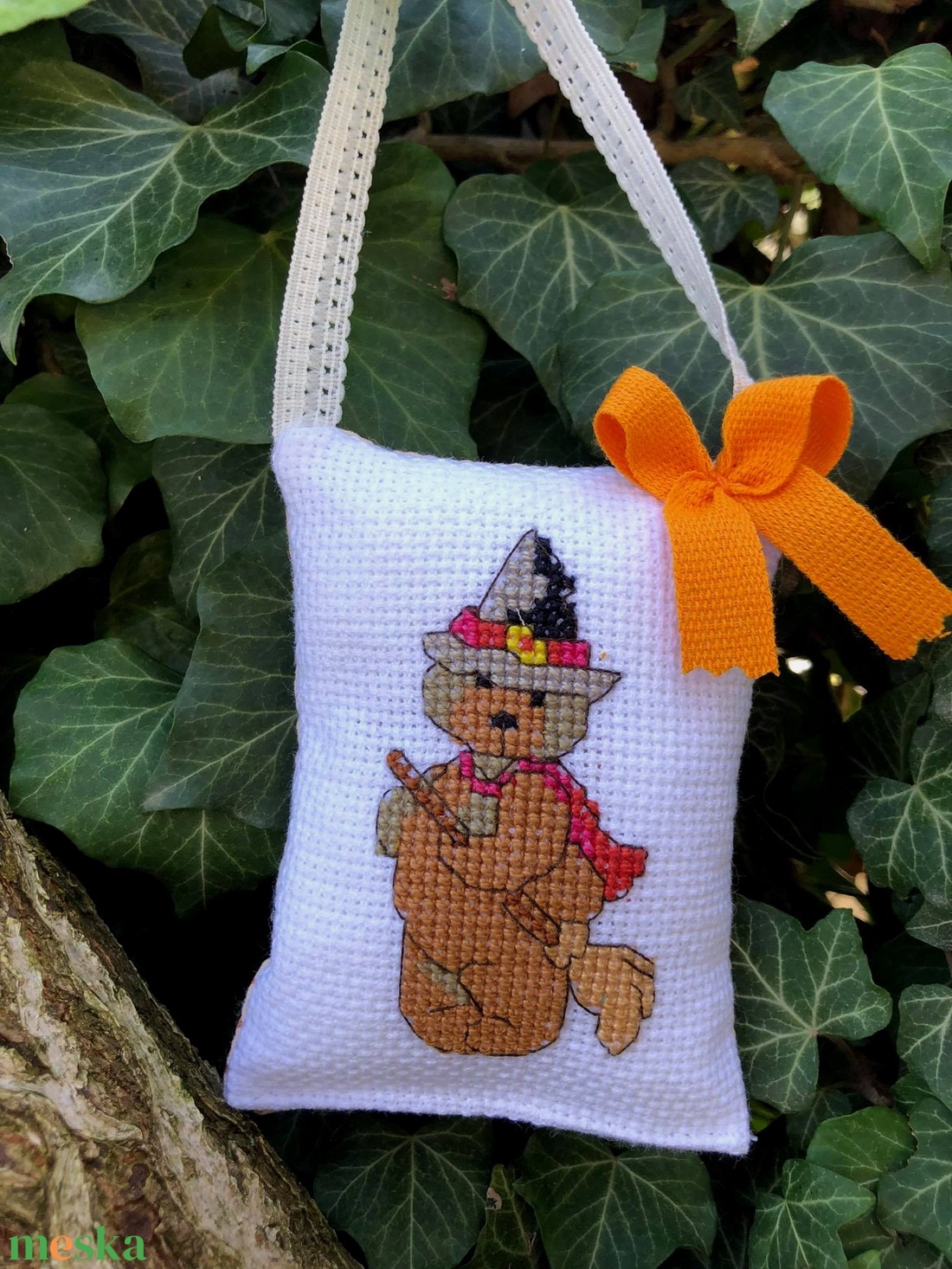 HALLOWEEN BEAR. Kedves őszi függődísz. - otthon & életmód - dekoráció - halloween - halloweeni dekoráció - Meska.hu HALLOWEEN BEAR. Kedves őszi függődísz. - otthon & életmód - dekoráció - halloween - halloweeni dekoráció - Meska.hu