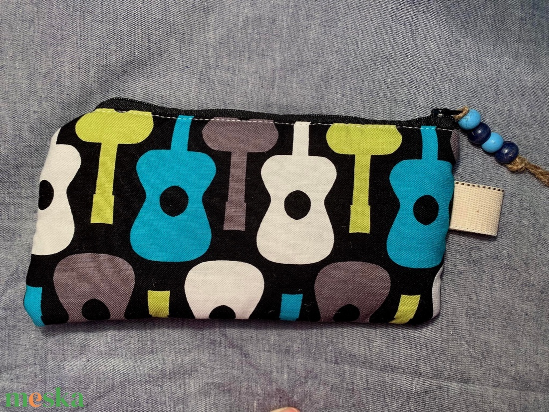 GUITARS. Zipzáras kártya/papírzsepi/toll/telefon/bármitartó fiúknak. - otthon & életmód - papír, írószer - tolltartó & ceruzatekercs - Meska.hu