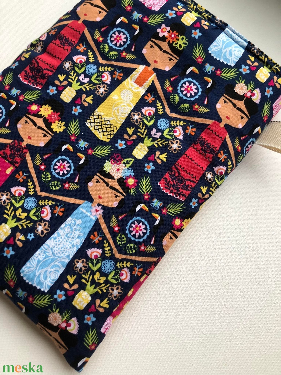 FRIDA. Trendi könyvölelő/ tablet-tartó / könyvszütyő. - könyv & zene - könyvtok - Meska.hu FRIDA. Trendi könyvölelő/ tablet-tartó / könyvszütyő. - könyv & zene - könyvtok - Meska.hu