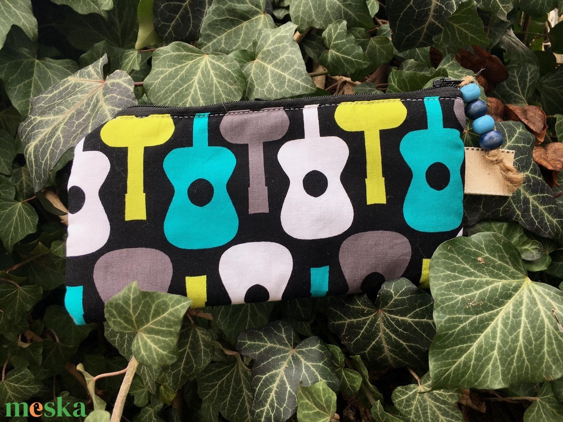 GUITARS. Zipzáras kártya/papírzsepi/toll/telefon/bármitartó fiúknak. - otthon & életmód - papír, írószer - tolltartó & ceruzatekercs - Meska.hu