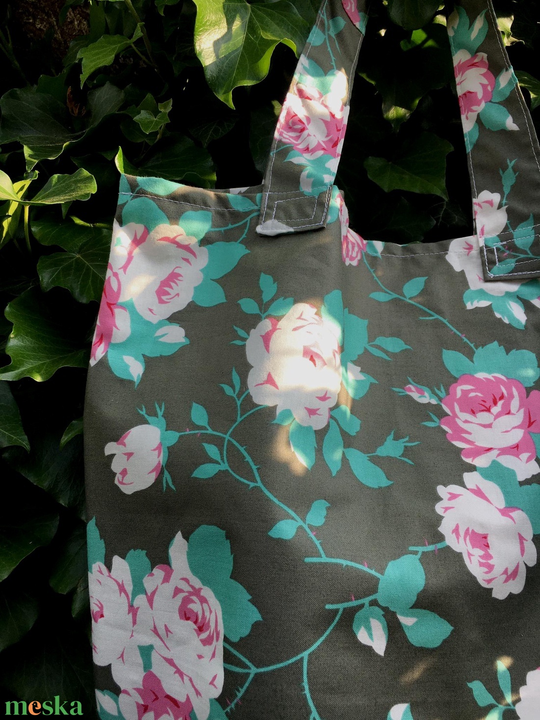 ROSE GARDEN 2023. Rózsás-leveles shopper. - táska & tok - bevásárlás & shopper táska - shopper, textiltáska, szatyor - Meska.hu ROSE GARDEN 2023. Rózsás-leveles shopper. - táska & tok - bevásárlás & shopper táska - shopper, textiltáska, szatyor - Meska.hu