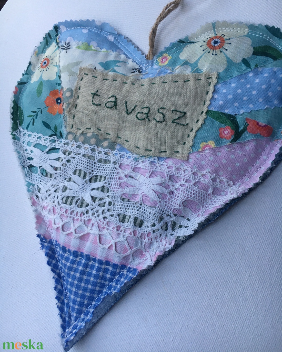TAVASZ. Szív alakú függődísz shabby shic stílusban - otthon & életmód - dekoráció - fali és függő dekoráció - függődísz - Meska.hu TAVASZ. Szív alakú függődísz shabby shic stílusban - otthon & életmód - dekoráció - fali és függő dekoráció - függődísz - Meska.hu