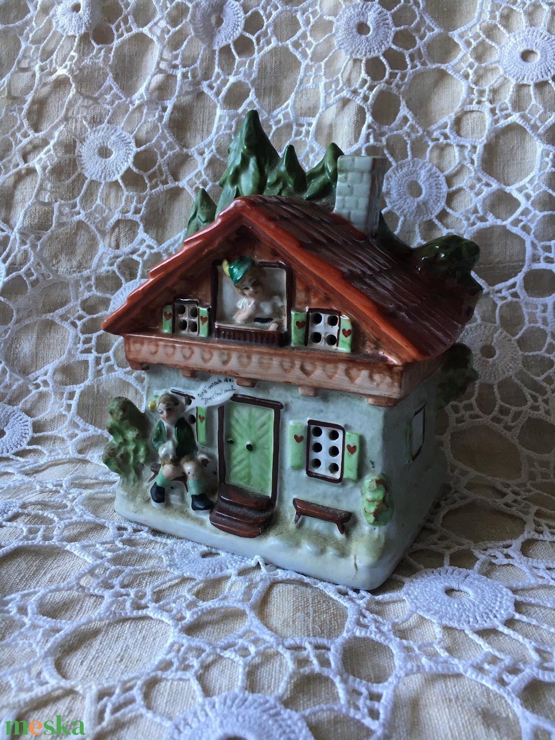 HÜTTE. Alpesi jellegű hegyi házikó porcelánból, kézzel festve! - otthon & életmód - dekoráció - dísztárgy - Meska.hu HÜTTE. Alpesi jellegű hegyi házikó porcelánból, kézzel festve! - otthon & életmód - dekoráció - dísztárgy - Meska.hu