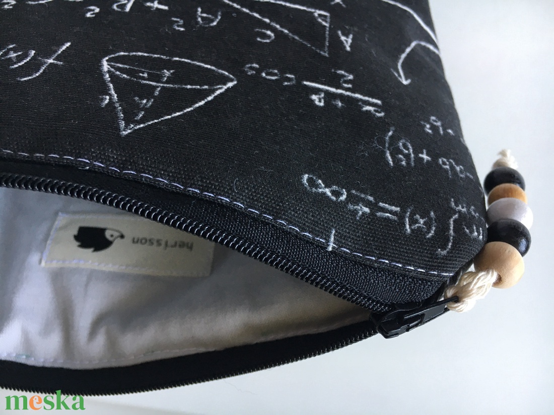 MATHS. Tolltartó / sminkcucc tartó iskolásoknak, KÉMIKUSoknak, KÉMIAtanároknak. - otthon & életmód - papír, írószer - tolltartó & ceruzatekercs - Meska.hu MATHS. Tolltartó / sminkcucc tartó iskolásoknak, KÉMIKUSoknak, KÉMIAtanároknak. - otthon & életmód - papír, írószer - tolltartó & ceruzatekercs - Meska.hu