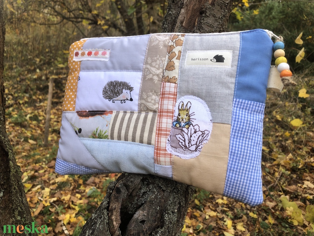 Peter Rabbit. Patchwork kétoldalas sminkcucc-tartó/pipere - táska & tok - neszesszer - Meska.hu Peter Rabbit. Patchwork kétoldalas sminkcucc-tartó/pipere - táska & tok - neszesszer - Meska.hu