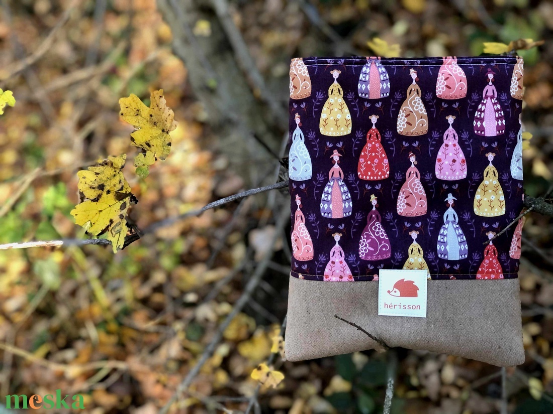 l a d i e s. Könyvölelő/ tablet-tartó / könyvszütyő. - otthon & életmód - papír, írószer - könyv- és füzetborító - Meska.hu l a d i e s. Könyvölelő/ tablet-tartó / könyvszütyő. - otthon & életmód - papír, írószer - könyv- és füzetborító - Meska.hu