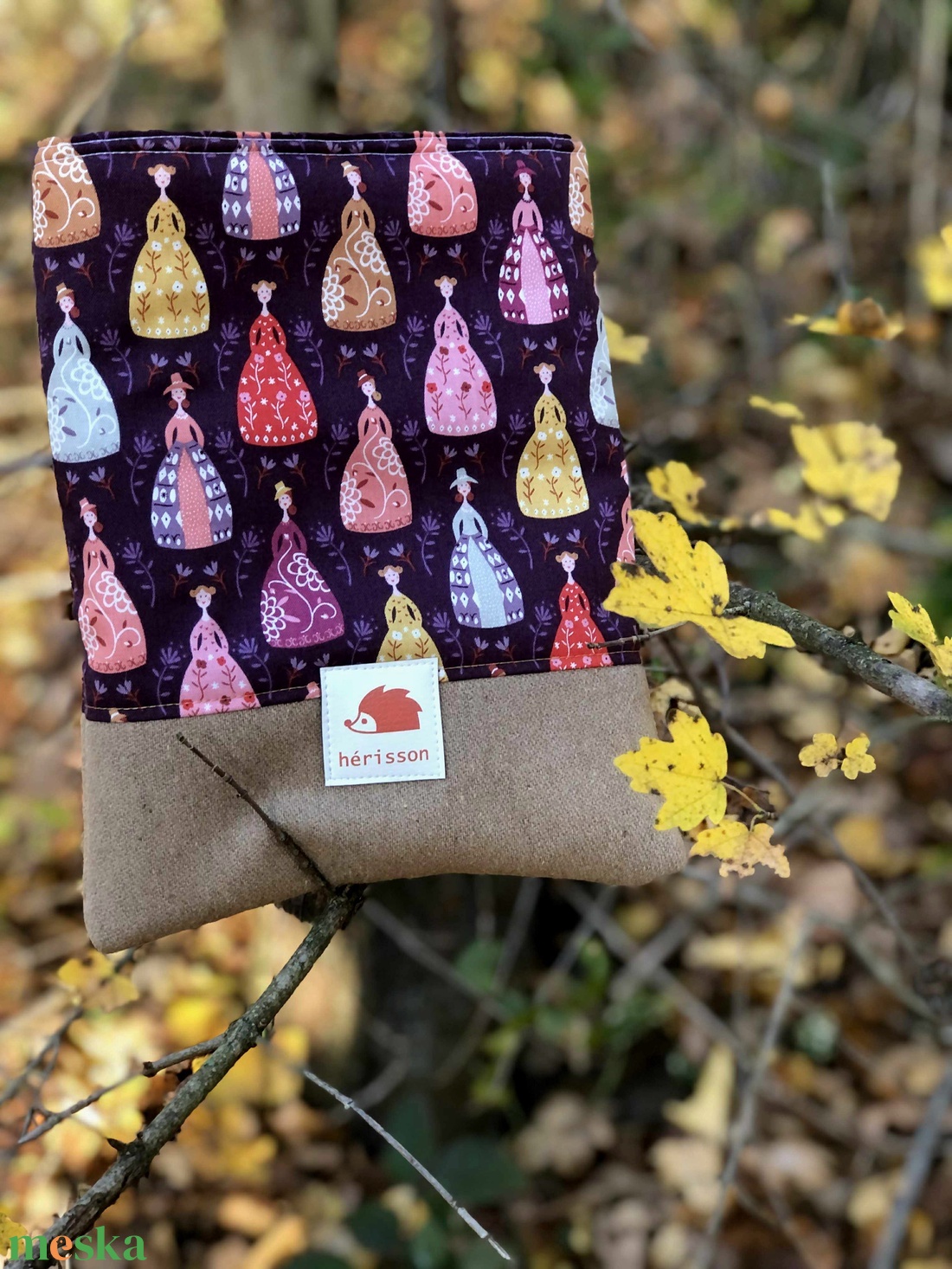 l a d i e s. Könyvölelő/ tablet-tartó / könyvszütyő. - otthon & életmód - papír, írószer - könyv- és füzetborító - Meska.hu l a d i e s. Könyvölelő/ tablet-tartó / könyvszütyő. - otthon & életmód - papír, írószer - könyv- és füzetborító - Meska.hu