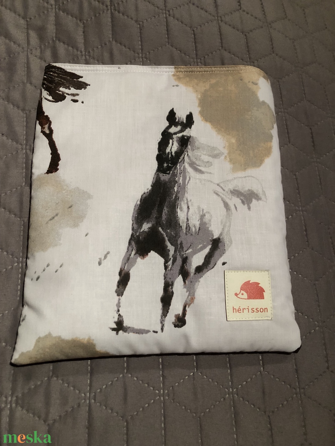 h o r s e s. Könyv védőtok vastag fantasy könyvekhez - könyv & zene - könyvtok - Meska.hu