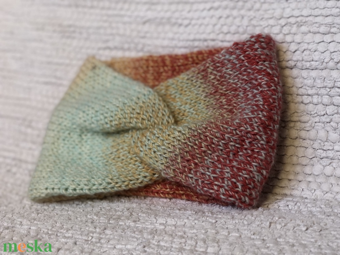 candy sugar. Kézzel kötött asszimetrikus baktus  2 rétegű, puha, meleg fülvédővel - ruha & divat - sál, sapka, kendő - fejpánt - Meska.hu