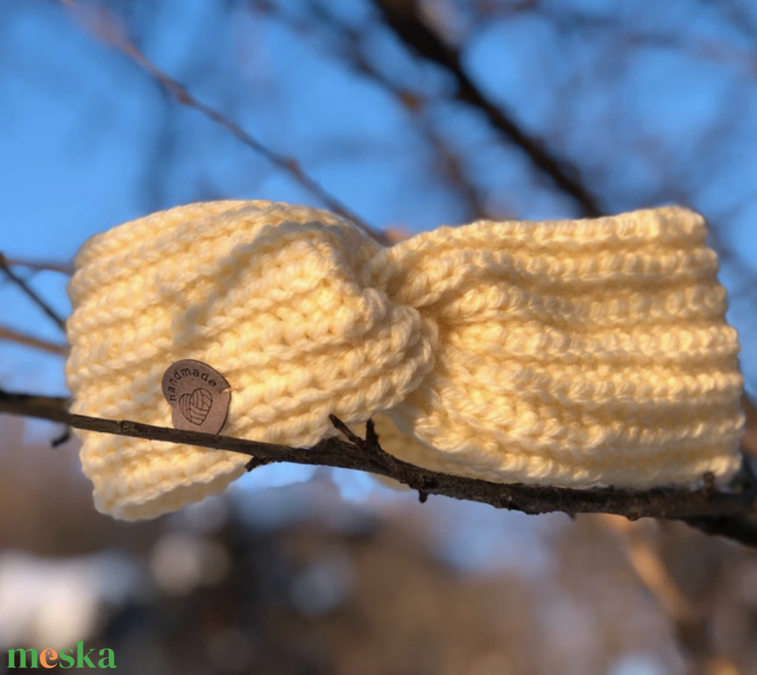 w i n t e r. Kézzel horgolt puha, meleg fülvédő - ruha & divat - sál, sapka, kendő - fejpánt - Meska.hu