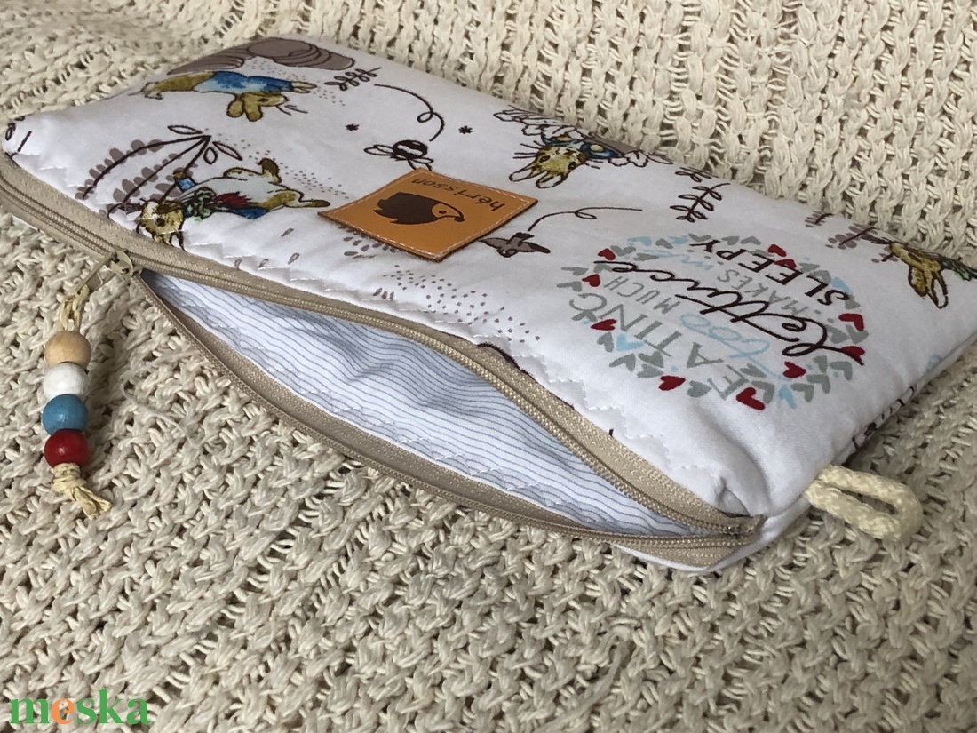 Peter Rabbit. Nyúl Péteres sminkcucc-tartó vagy tolltartó - táska & tok - neszesszer - Meska.hu