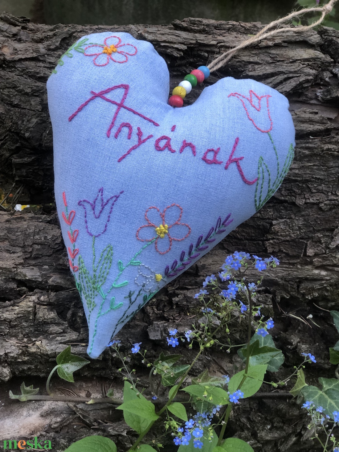 Anyának! Kézzel hímzett szív - otthon & életmód - virágdekoráció - virágdíszek - fali virágdekoráció - Meska.hu