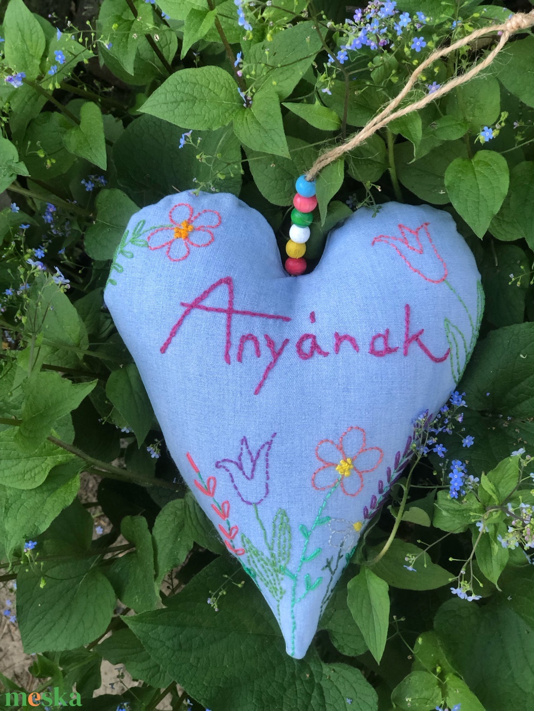 Anyának! Kézzel hímzett szív - otthon & életmód - virágdekoráció - virágdíszek - fali virágdekoráció - Meska.hu