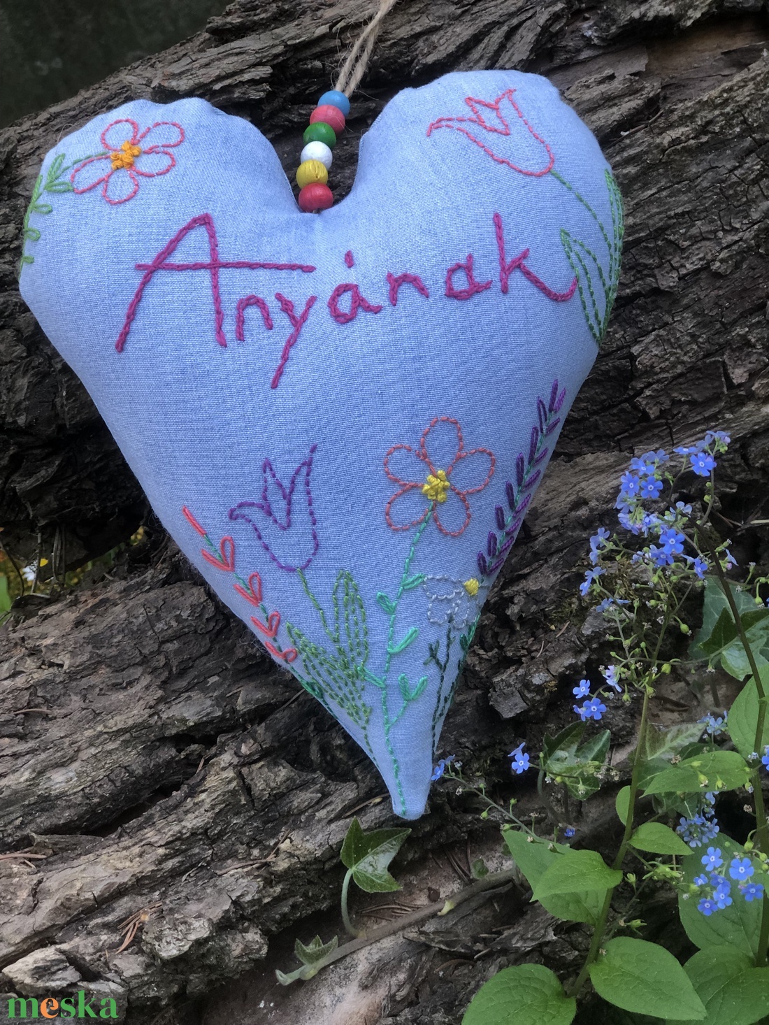 Anyának! Kézzel hímzett szív - otthon & életmód - virágdekoráció - virágdíszek - fali virágdekoráció - Meska.hu