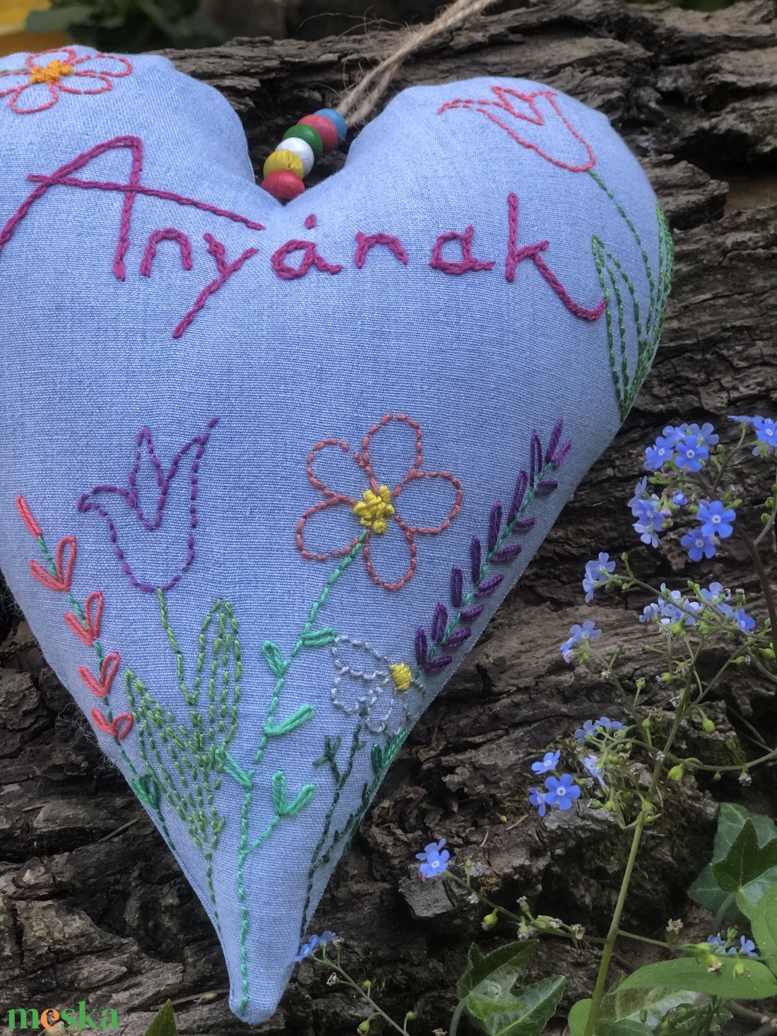 Anyának! Kézzel hímzett szív - otthon & életmód - virágdekoráció - virágdíszek - fali virágdekoráció - Meska.hu