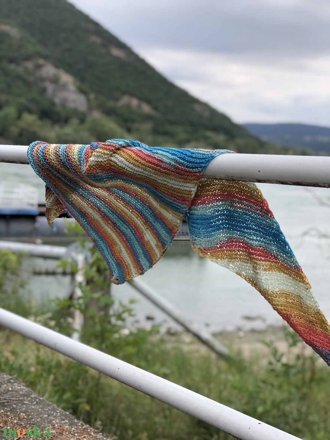 m i d s o m m a r  _ pillekönnyű kézzel kötött vállkendő nyáresti sétákhoz - ruha & divat - sál, sapka, kendő - fejpánt - Meska.hu