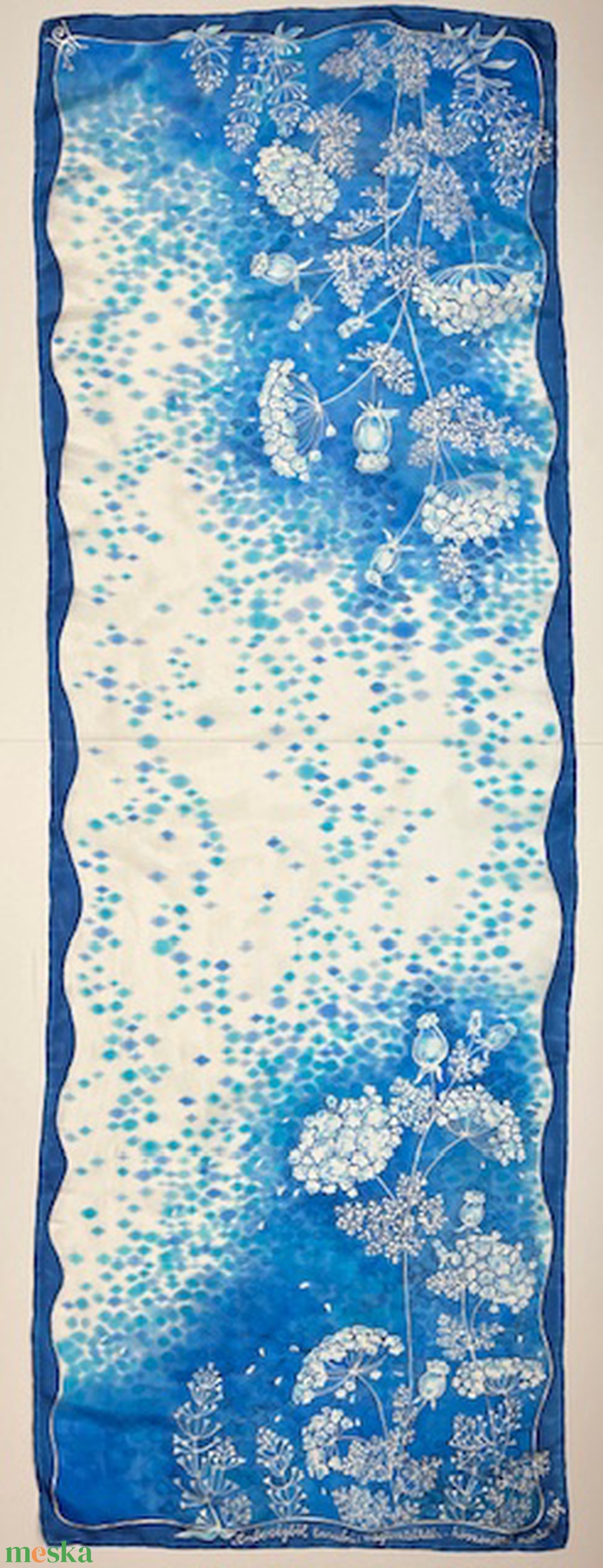 Fehér virágos kék selyemsál - ruha & divat - sál, sapka, kendő - sál - Meska.hu