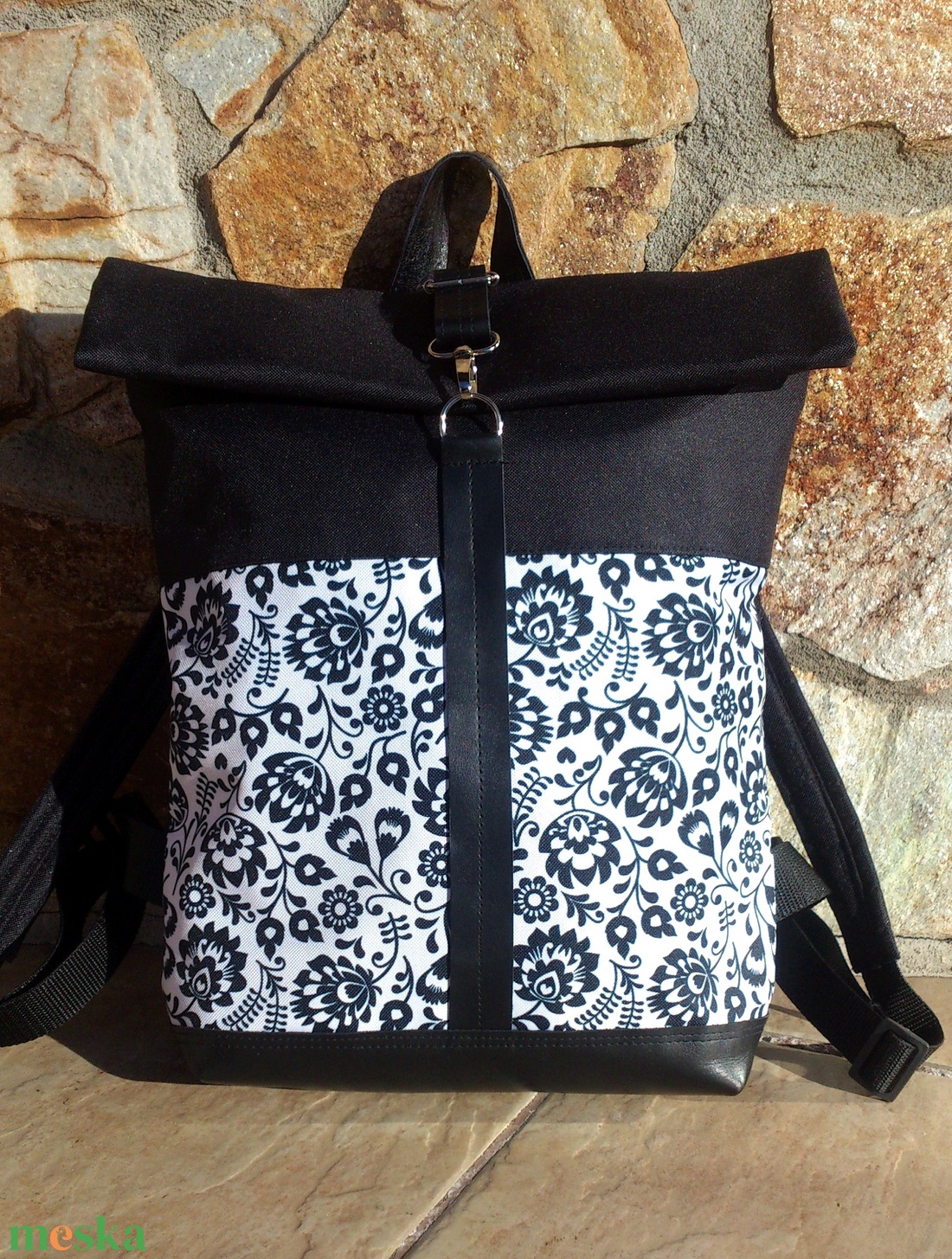 Fekete-fehér vízálló hátitáska- valódi bőrrel - ajándék  - táska & tok - hátizsák - roll top hátizsák - Meska.hu