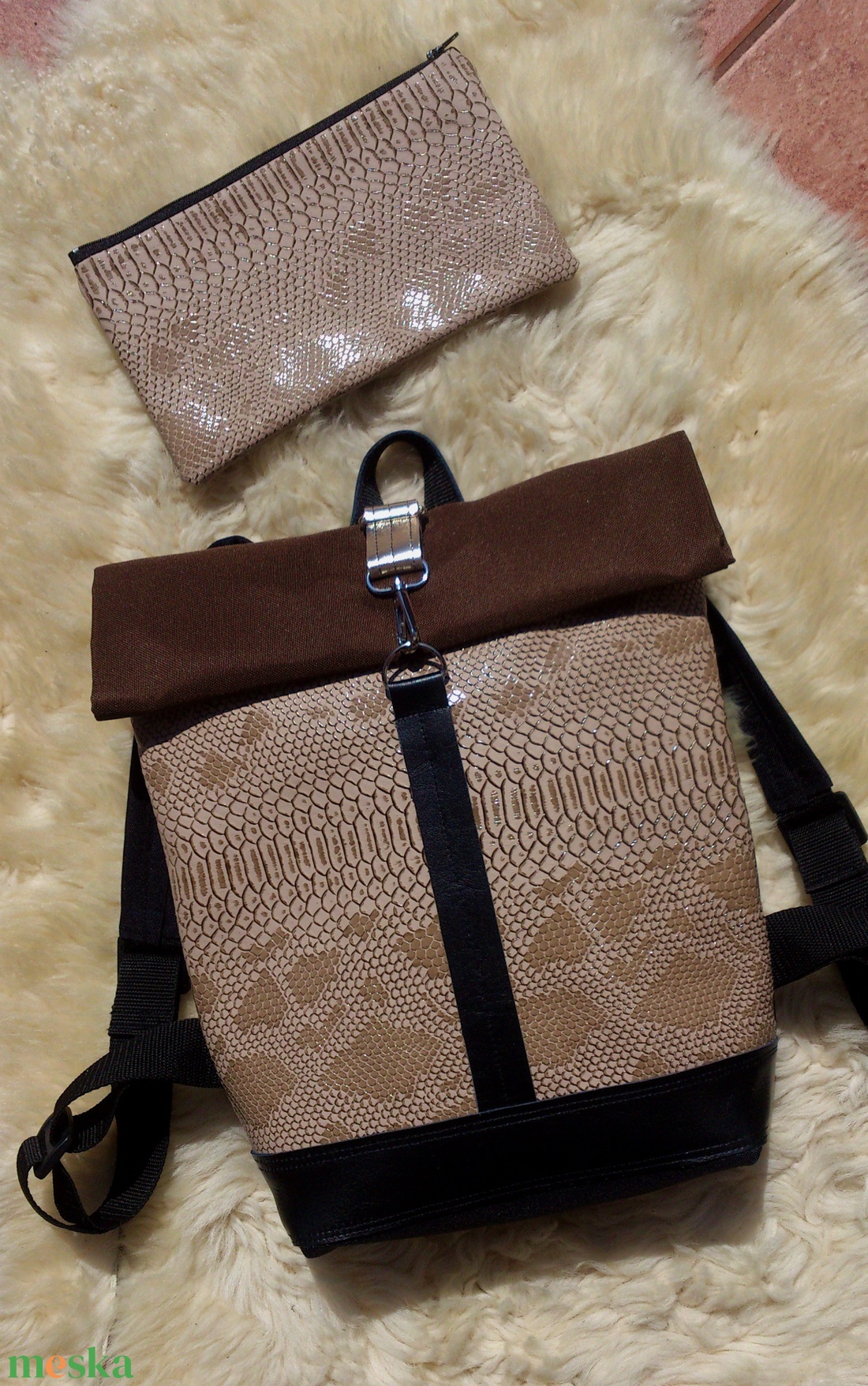 Elegáns aranybarna-mogyoró - hátitáska- valódi bőrrel Akciós - táska & tok - hátizsák - roll top hátizsák - Meska.hu