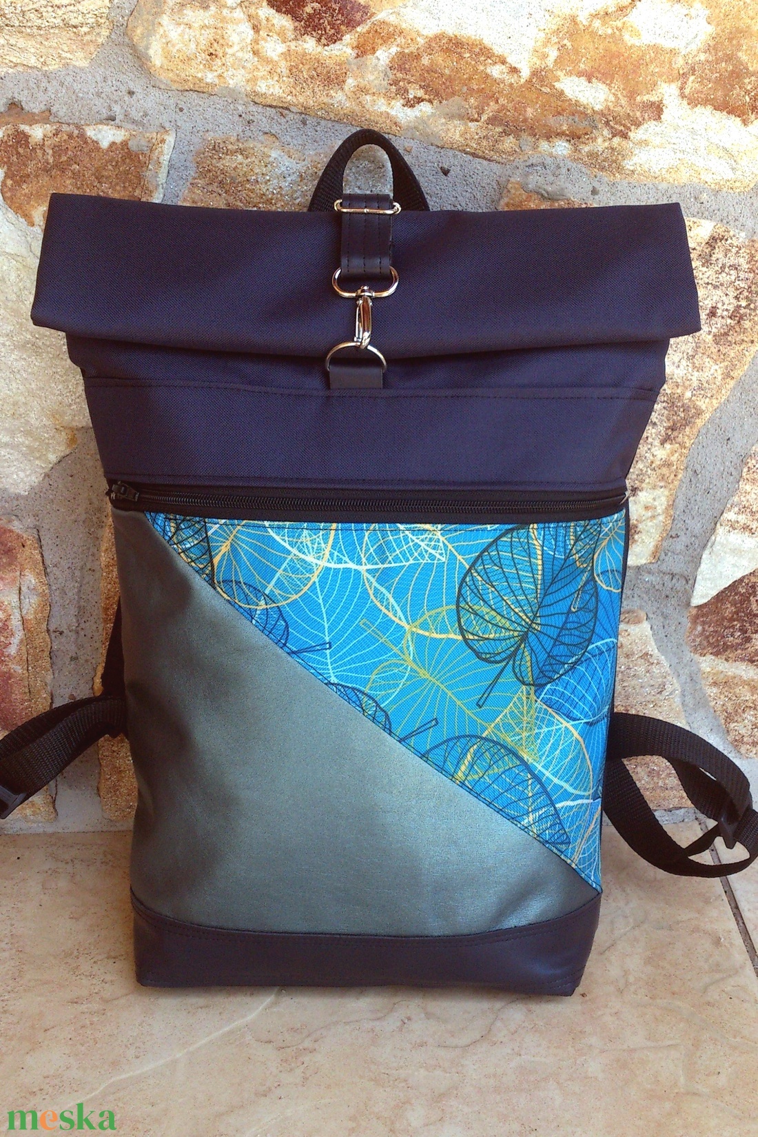 Türkizkék mintás vízálló hátitáska- valódi bőrrel - laptoptáska - első zsebes+neszivel  - táska & tok - hátizsák - roll top hátizsák - Meska.hu