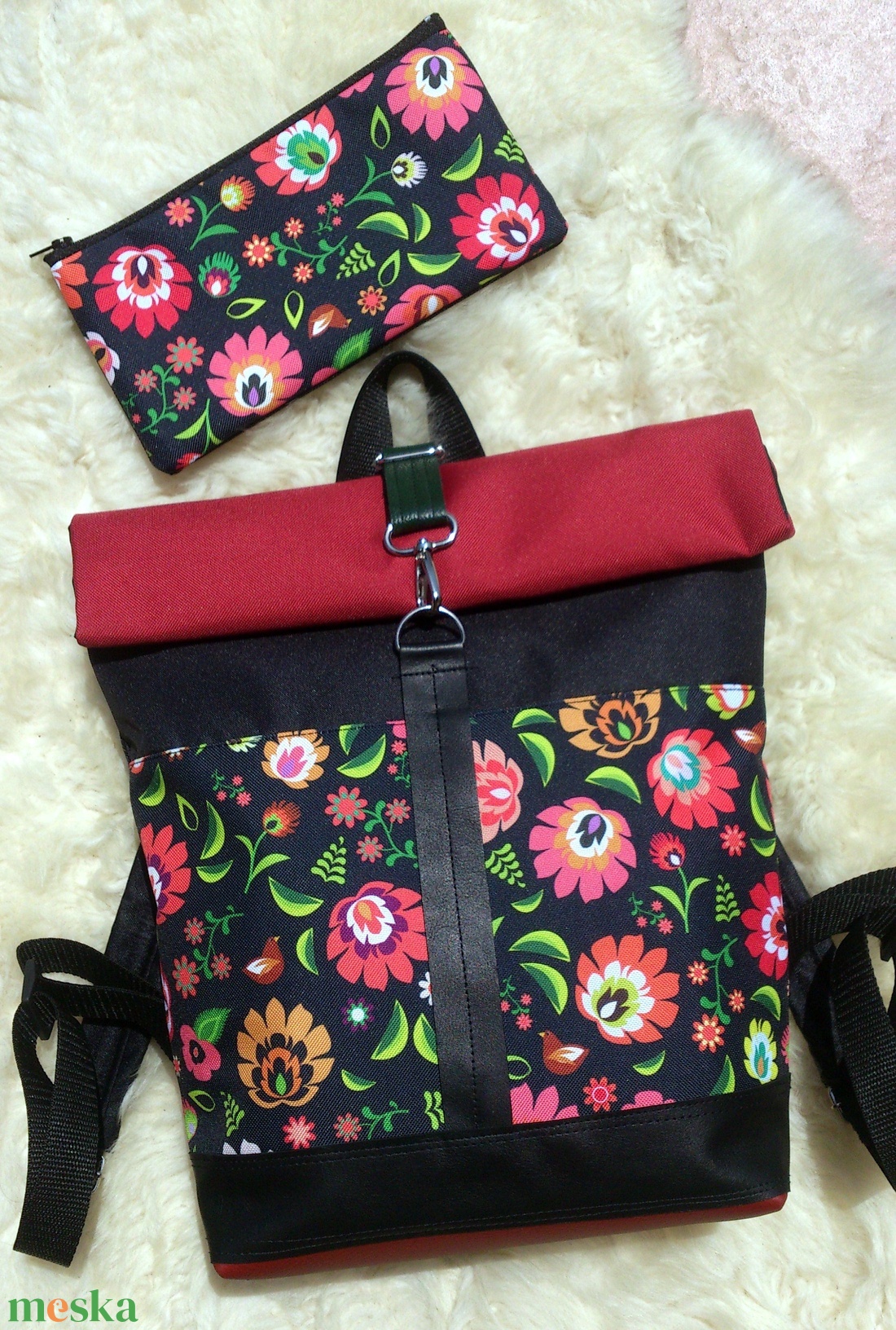 Akciós Bordó mintás hátitáska- feketével- valódi bőrrel - anyák napja - táska & tok - hátizsák - roll top hátizsák - Meska.hu