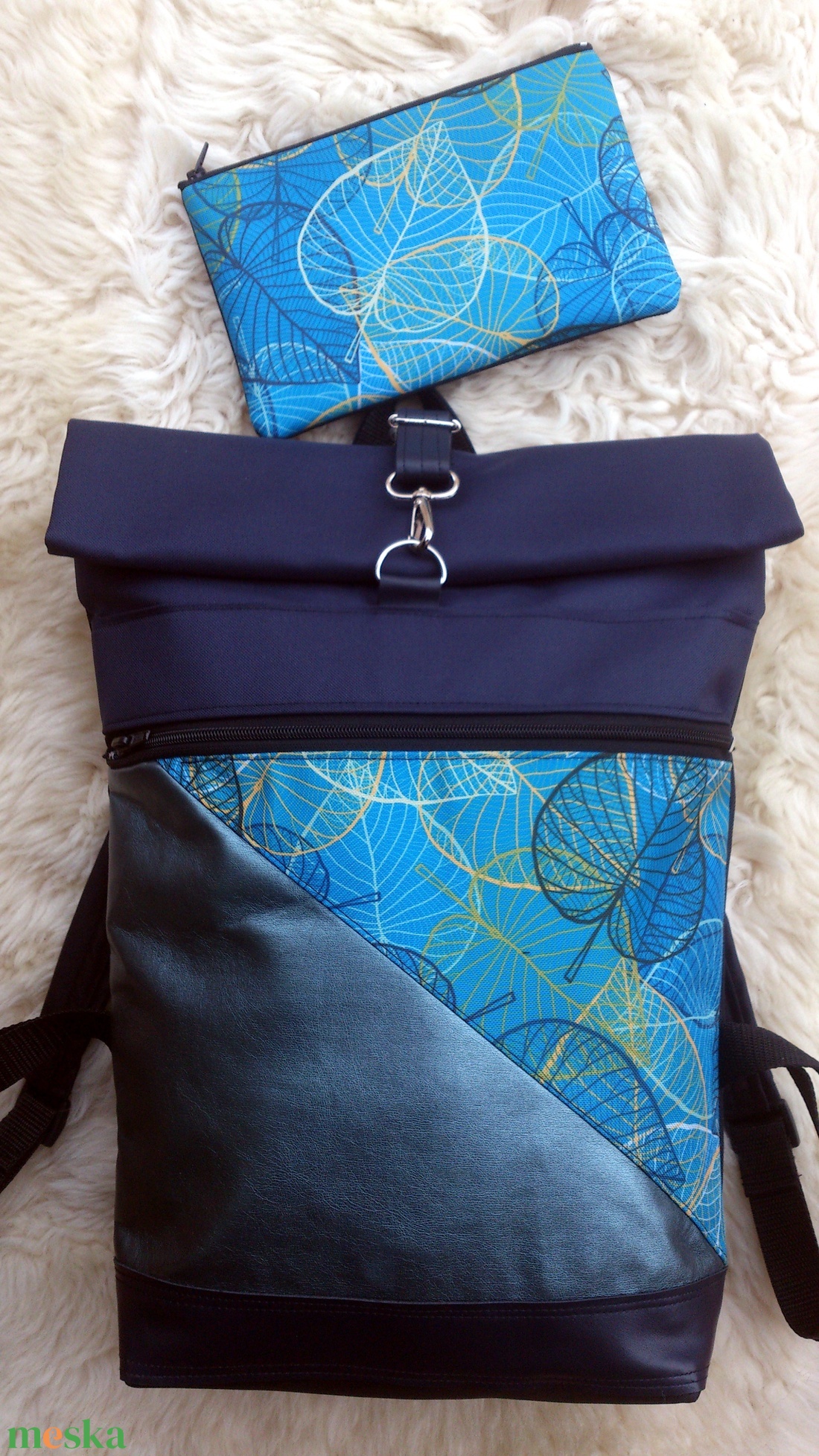 Türkizkék mintás vízálló hátitáska- valódi bőrrel - laptoptáska - első zsebes+neszivel  - táska & tok - hátizsák - roll top hátizsák - Meska.hu