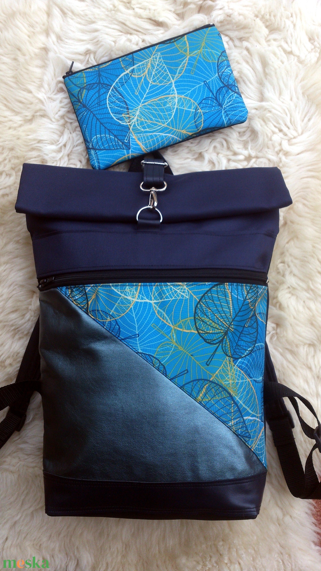 Türkizkék mintás vízálló hátitáska- valódi bőrrel - laptoptáska - első zsebes+neszivel  - táska & tok - hátizsák - roll top hátizsák - Meska.hu