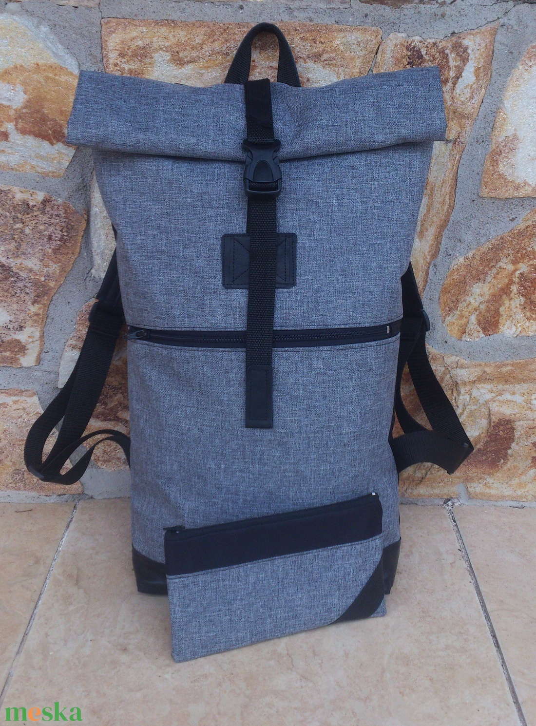 Szürke- fekete hátitáska- vízálló - ROLL TOP/ laptop táska- Nagy méret-első zsebes  - táska & tok - hátizsák - roll top hátizsák - Meska.hu
