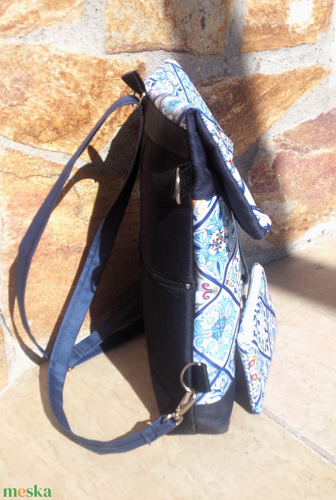 Kék mintás vízálló átalakítható válltáska/hátizsák - valódi bőrrel + neszivel - táska & tok - variálható táska - Meska.hu