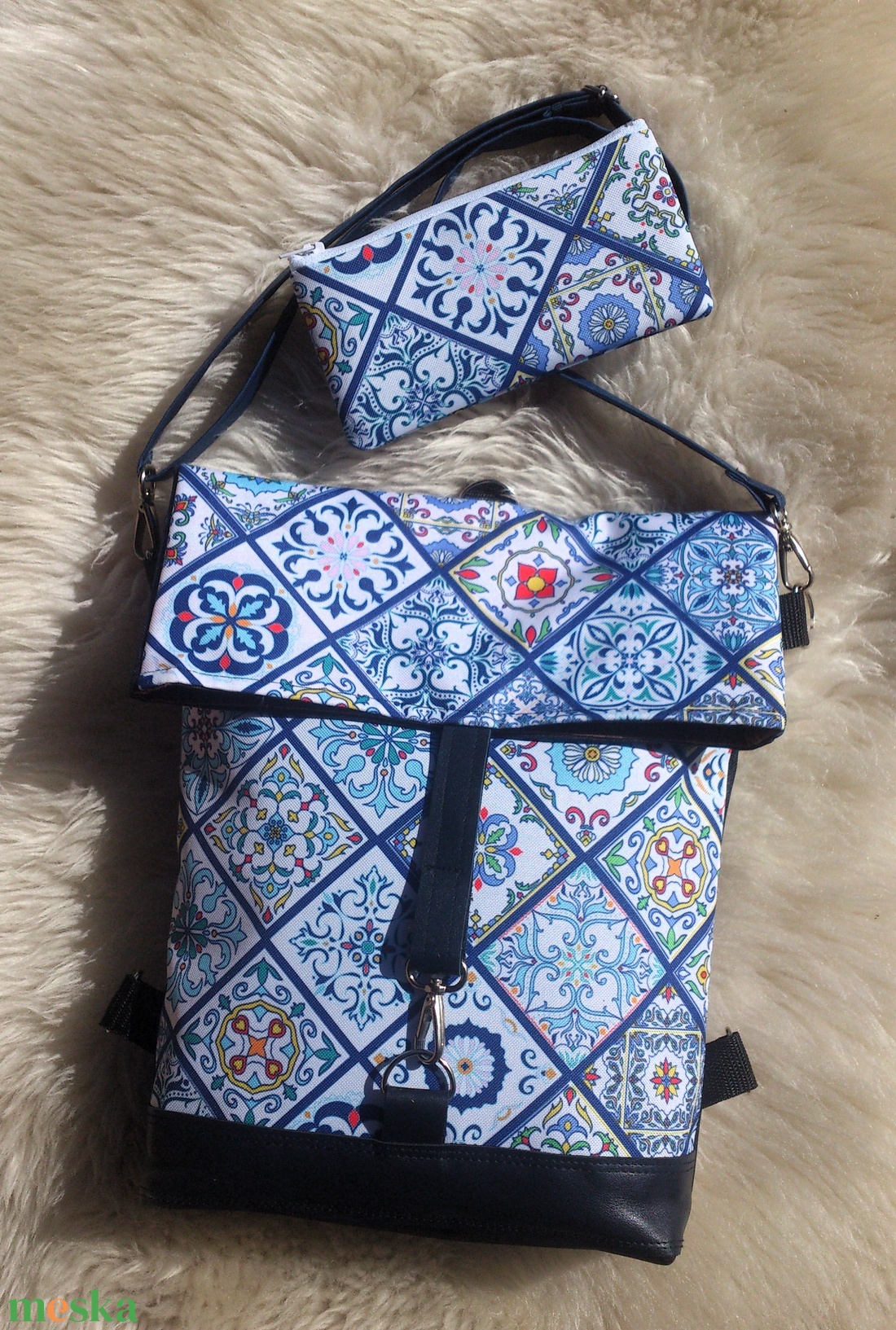 Kék mintás vízálló átalakítható válltáska/hátizsák - valódi bőrrel + neszivel - táska & tok - variálható táska - Meska.hu