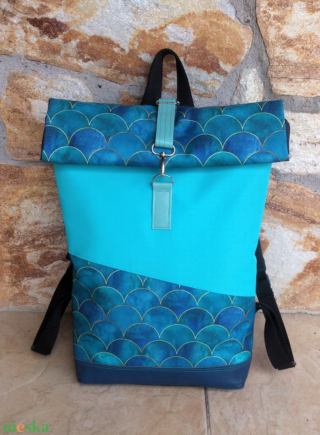 Türkizkék- kék-arany menta - hátitáska- valódi bőrrel - vízálló  - ajándék- karácsony - nagyobb méret - táska & tok - hátizsák - roll top hátizsák - Meska.hu