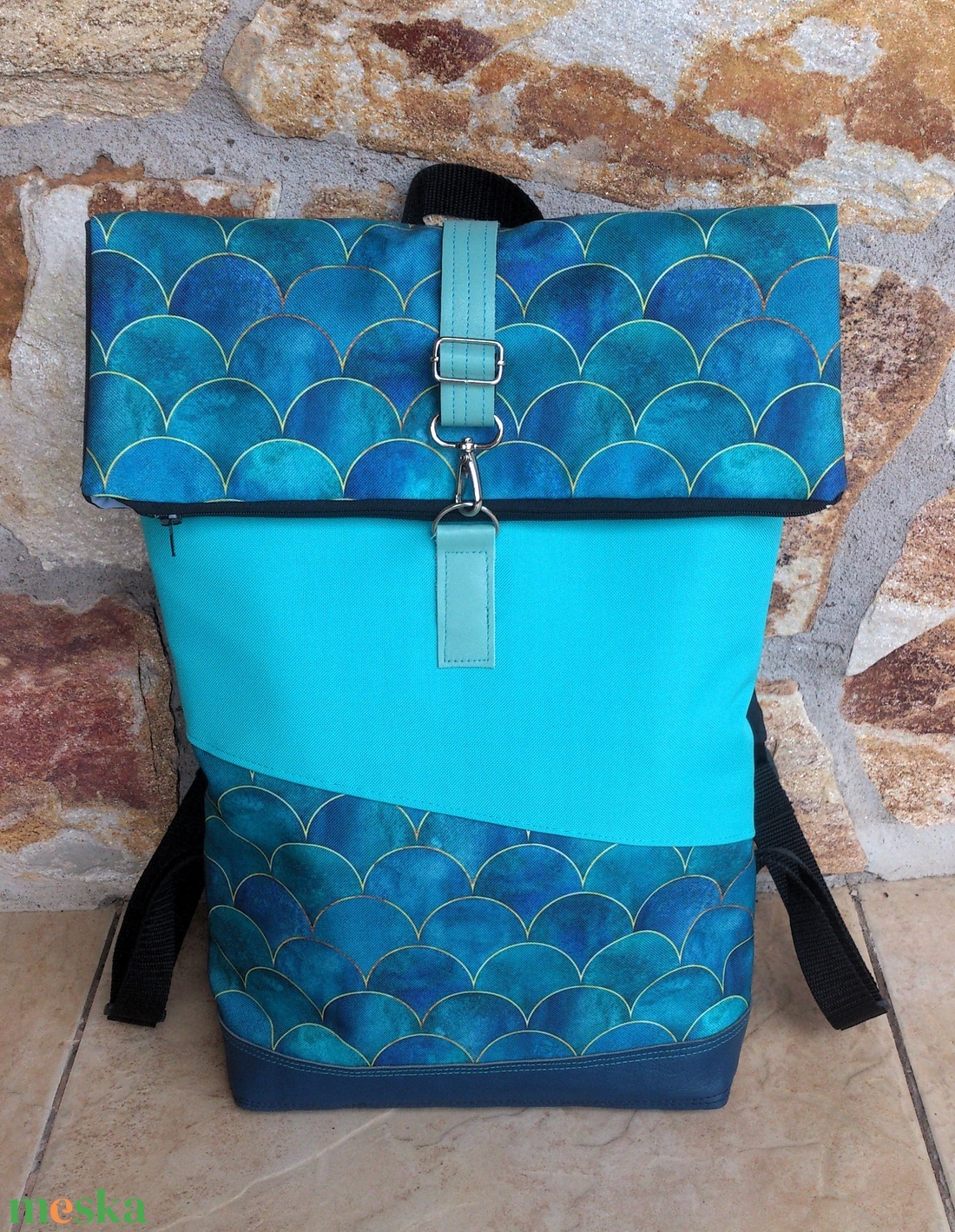 Türkizkék- kék-arany menta - hátitáska- valódi bőrrel - vízálló  - ajándék- karácsony - nagyobb méret - táska & tok - hátizsák - roll top hátizsák - Meska.hu