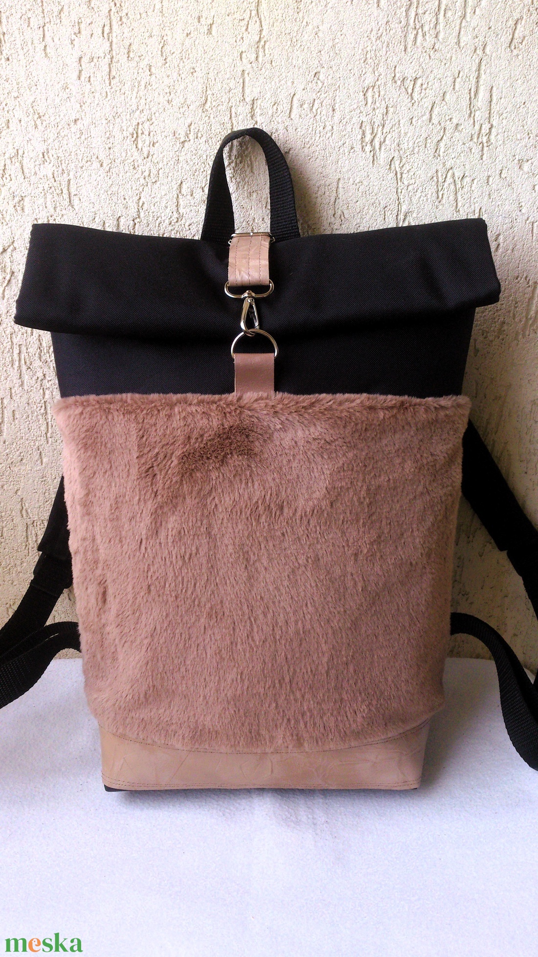 Akciós Bézs/barna szőrmés hátizsák - feketével/ valódi bőrrel - rolltop - ajándék - táska & tok - hátizsák - roll top hátizsák - Meska.hu