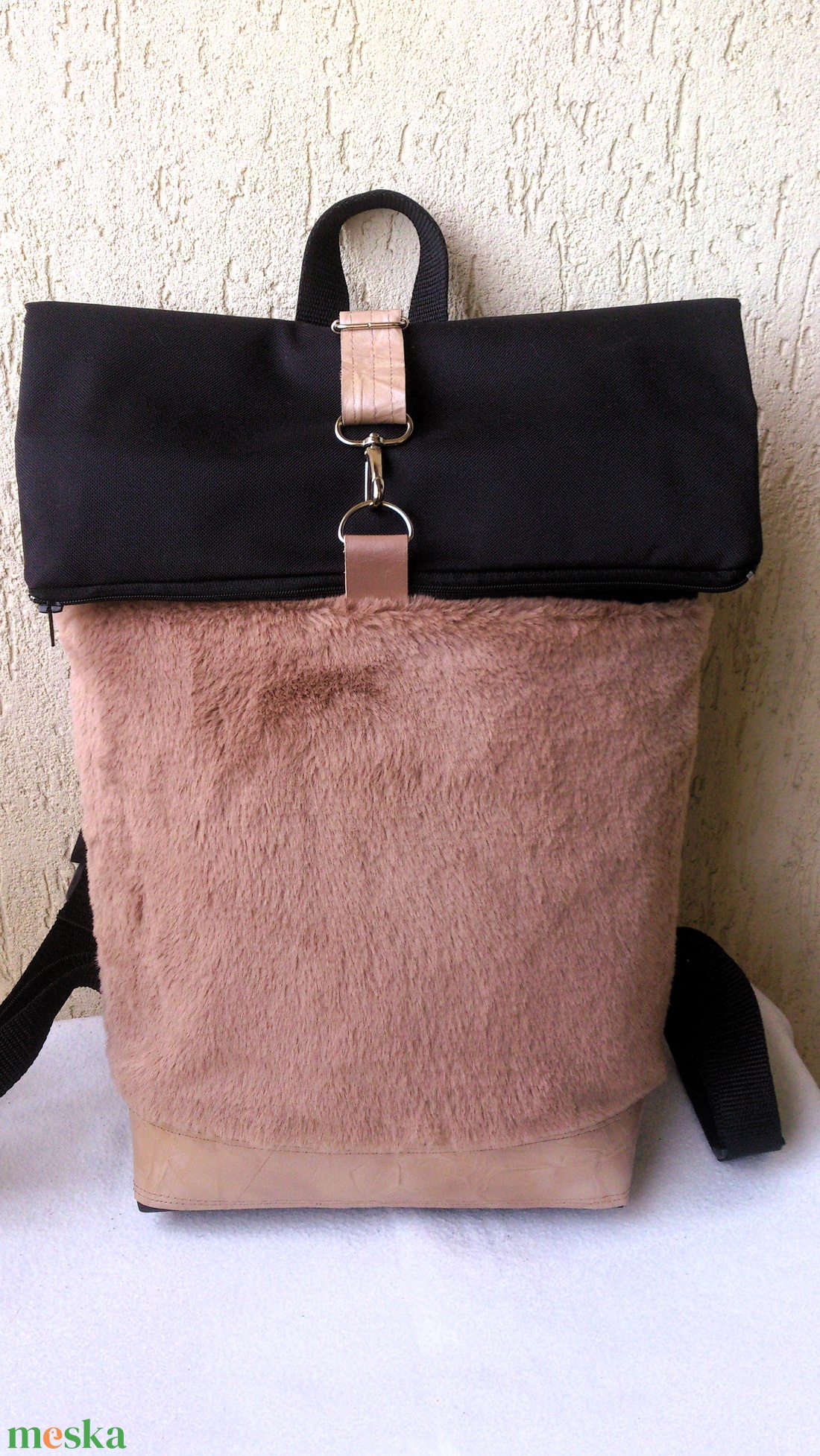 Akciós Bézs/barna szőrmés hátizsák - feketével/ valódi bőrrel - rolltop - ajándék - táska & tok - hátizsák - roll top hátizsák - Meska.hu