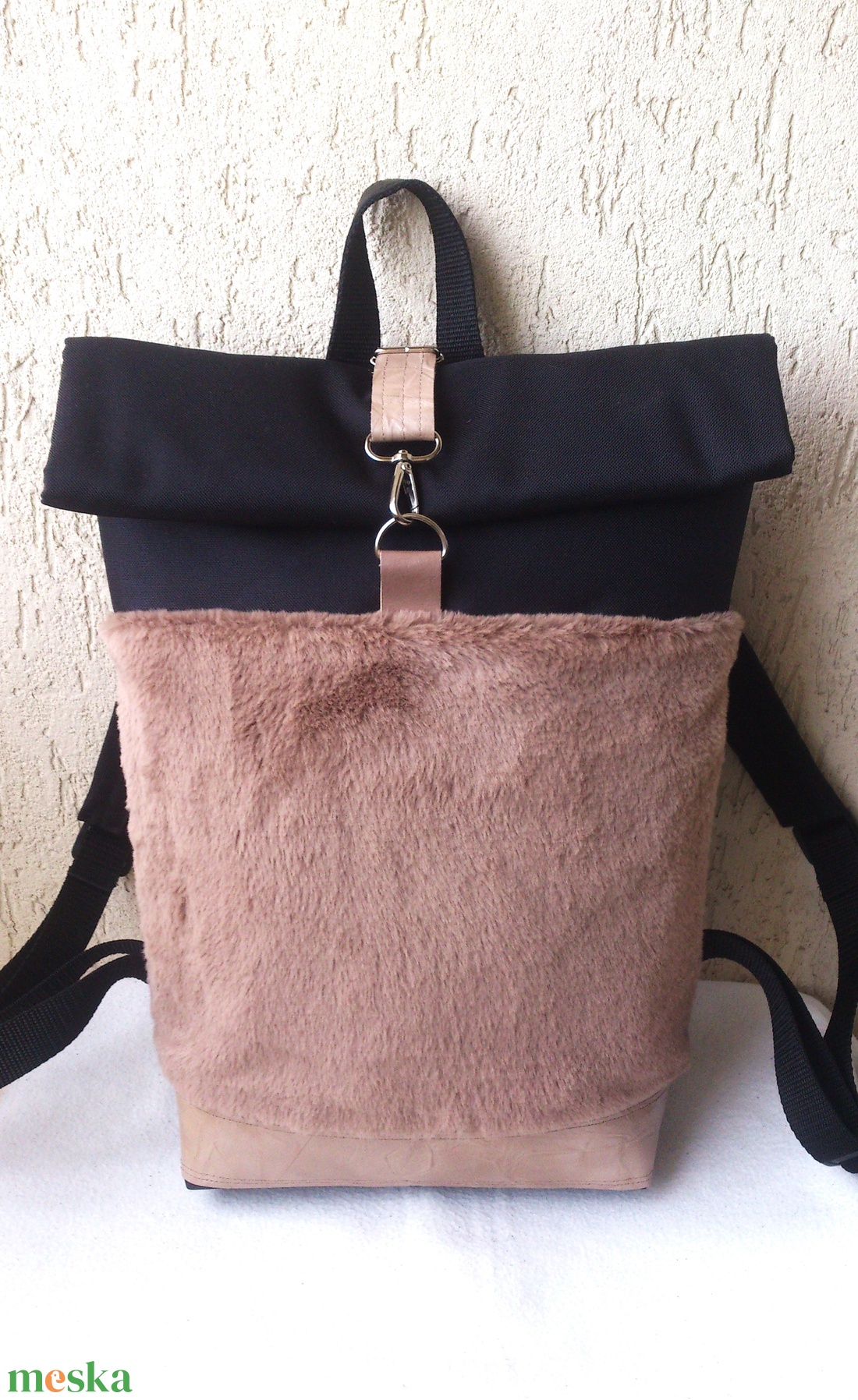 Akciós Bézs/barna szőrmés hátizsák - feketével/ valódi bőrrel - rolltop - ajándék - táska & tok - hátizsák - roll top hátizsák - Meska.hu