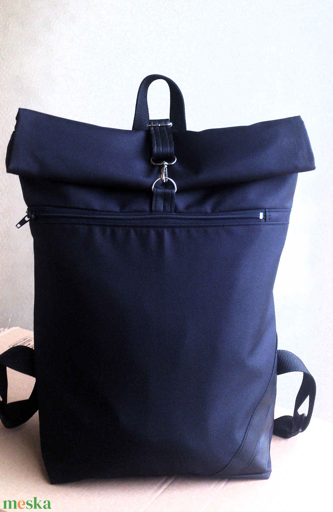 Fekete hátizsák-  rolltop - laptop táska- Nagy méret- valódi bőrrel- ajándék - unisex - táska & tok - hátizsák - roll top hátizsák - Meska.hu