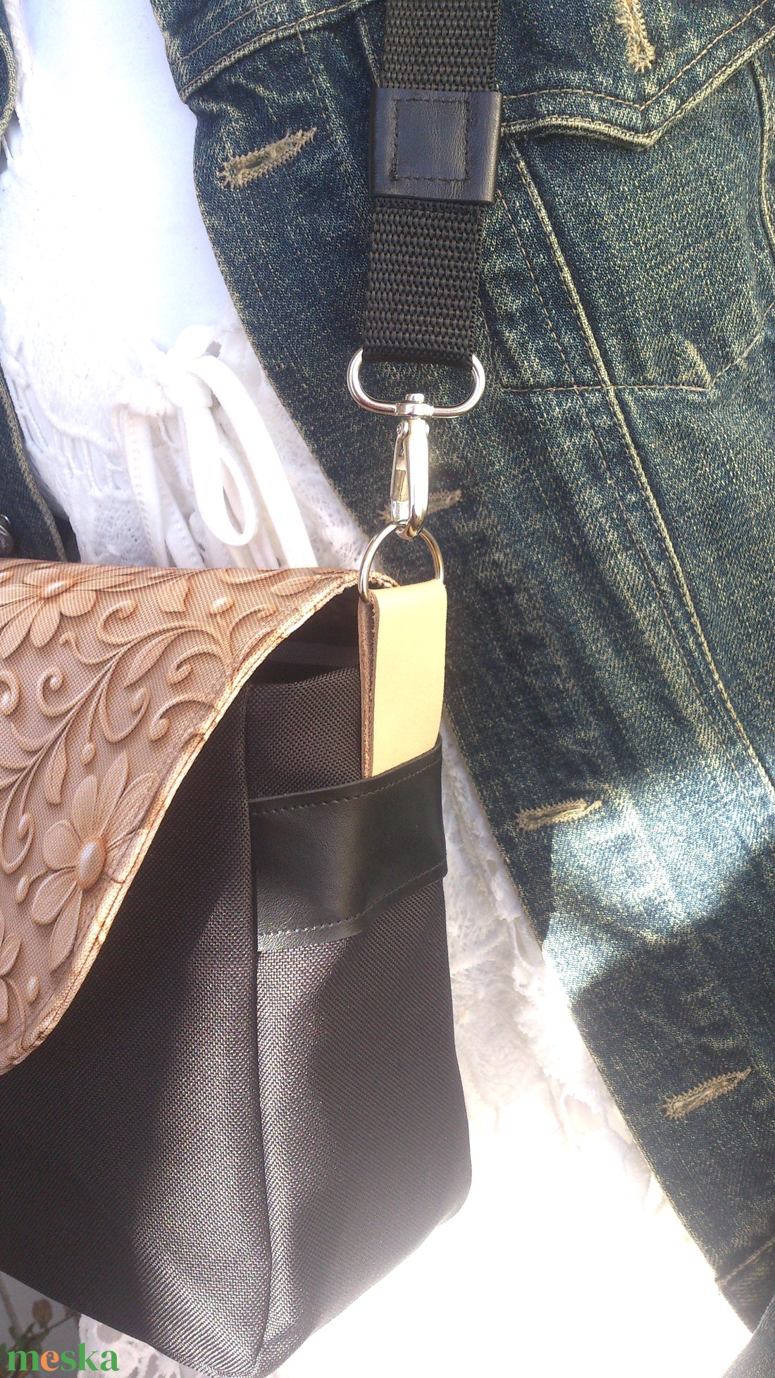Fekete - pezsgő- crossbody válltáska/testtáska - ajándék- variálható táska - Heva táska - táska & tok - variálható táska - Meska.hu Fekete - pezsgő- crossbody válltáska/testtáska - ajándék- variálható táska - Heva táska - táska & tok - variálható táska - Meska.hu