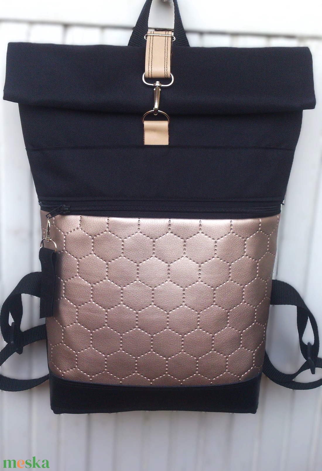 Capuccino - gyöngyház -fekete vízálló hátizsák- rolltop - valódi bőrrel  - ajándék - karácsony - táska & tok - hátizsák - roll top hátizsák - Meska.hu