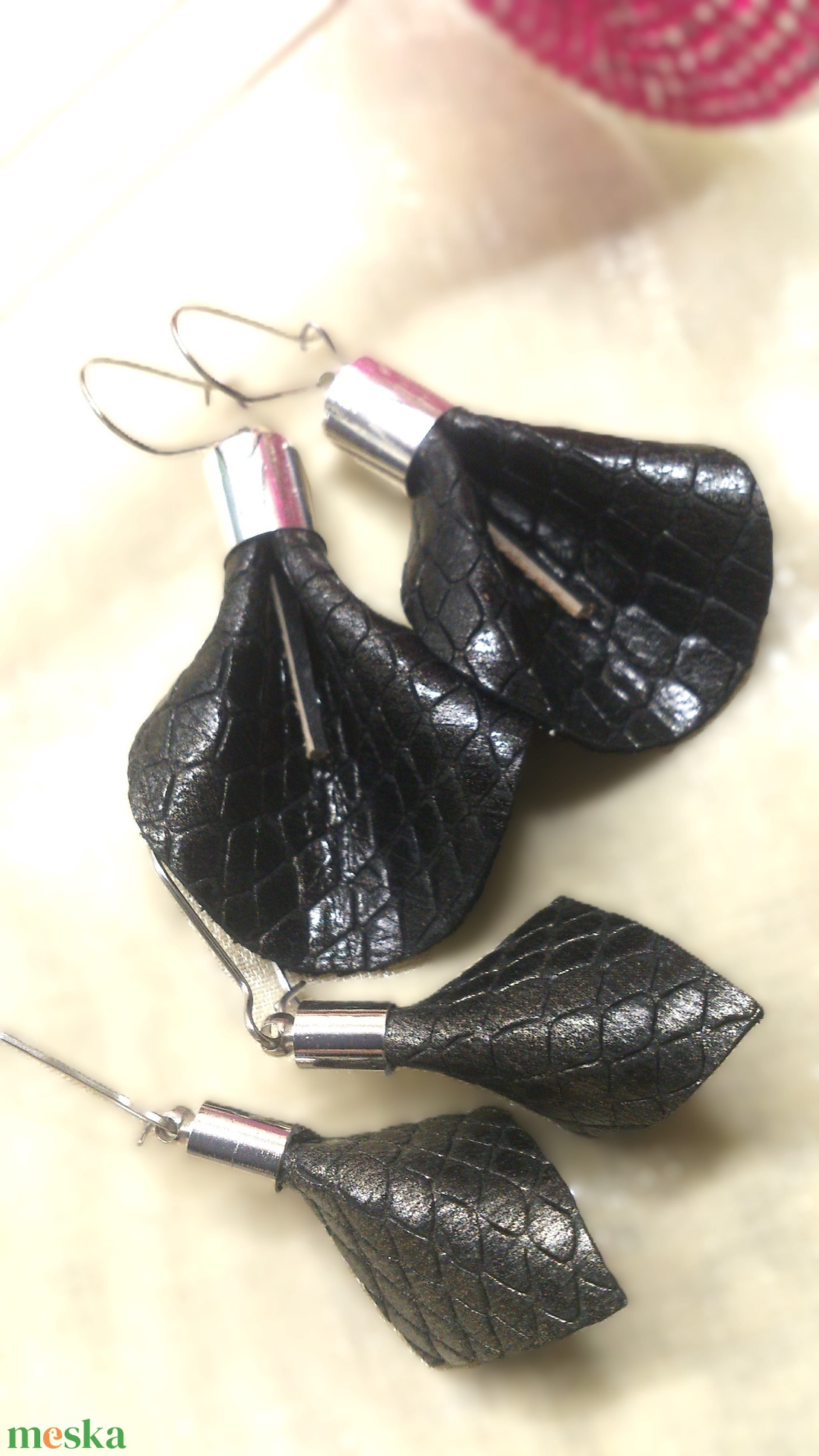 Fekete mintás bőr fülbevaló szett 2 db - ajándék - Anyák napja- születésnap - ékszer - fülbevaló - lógó csepp fülbevaló - Meska.hu