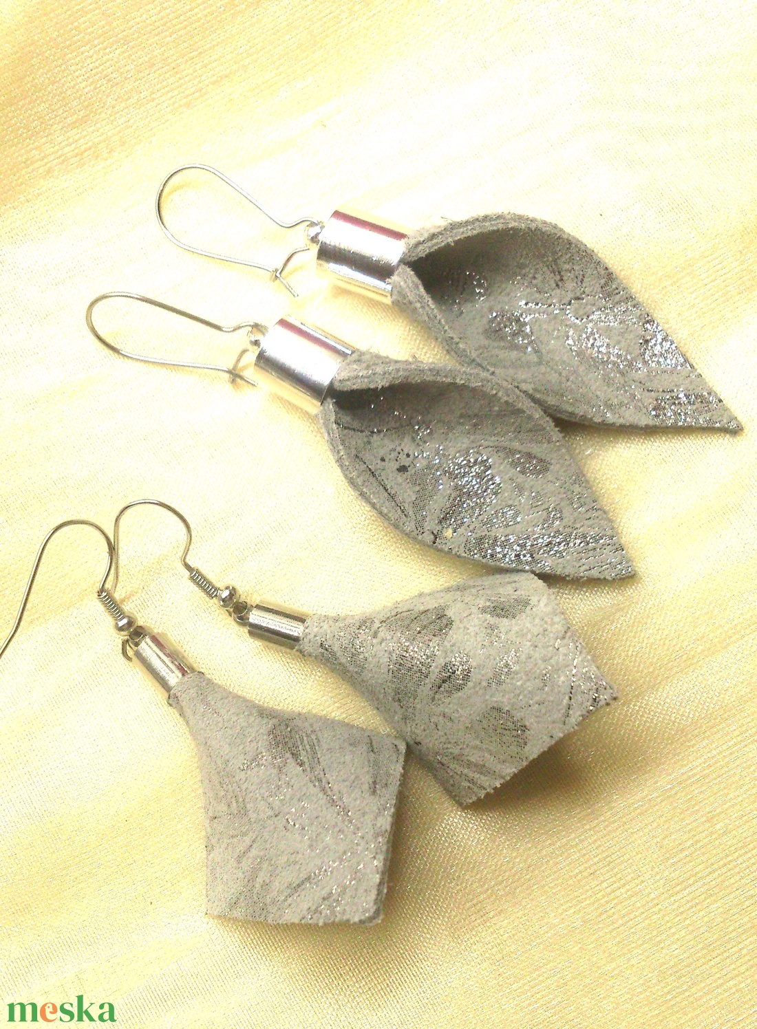 Gyöngyház ezüst - könnycsepp bőr fülbevaló  - szett - ajándék - Anyák napja- születésnap - ékszer - fülbevaló - lógó csepp fülbevaló - Meska.hu