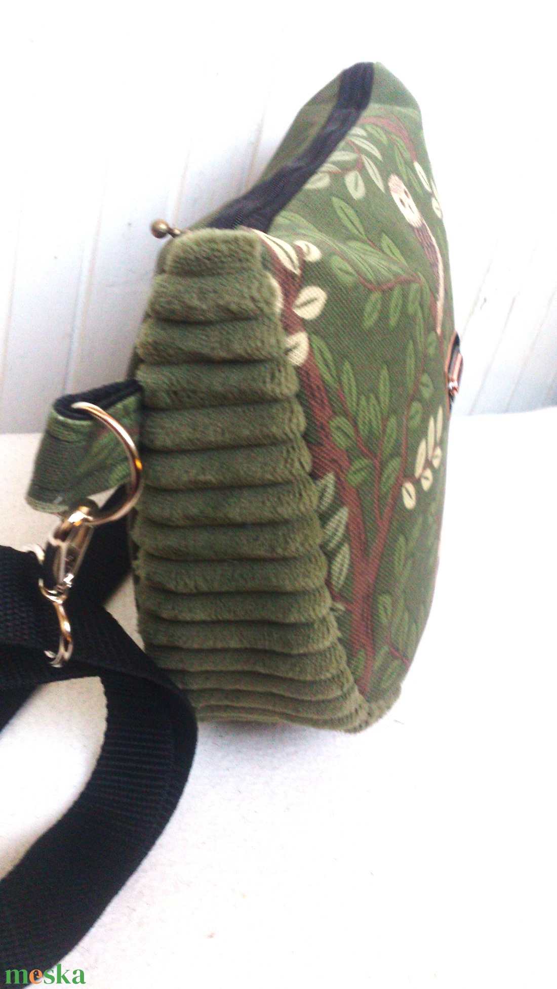 Zöld - baglyos Cross body - oldaltáska, testtáska  - vízálló - ajándék - Heva táska - Anyák napja - táska & tok - kézitáska & válltáska - vállon átvethető táska - Meska.hu