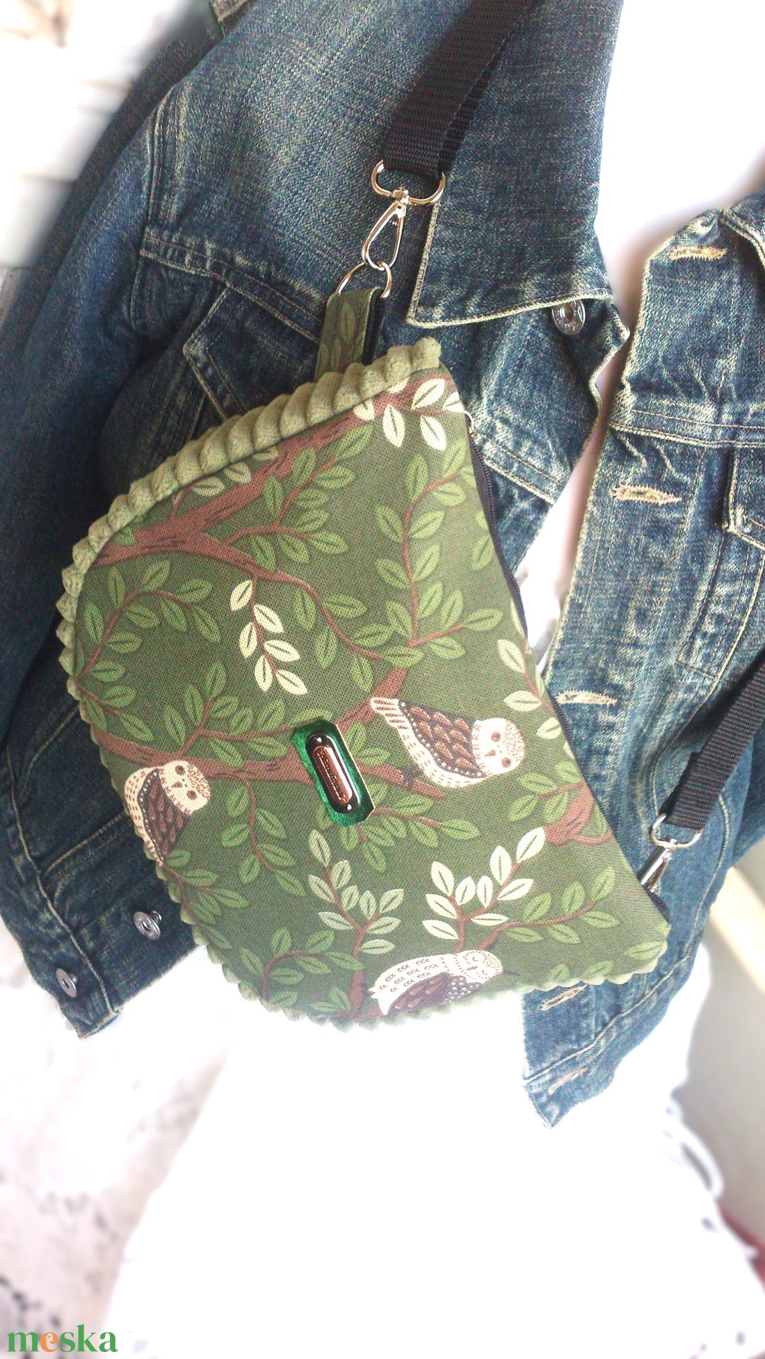 Zöld - baglyos Cross body - oldaltáska, testtáska  - vízálló - ajándék - Heva táska - Anyák napja - táska & tok - kézitáska & válltáska - vállon átvethető táska - Meska.hu