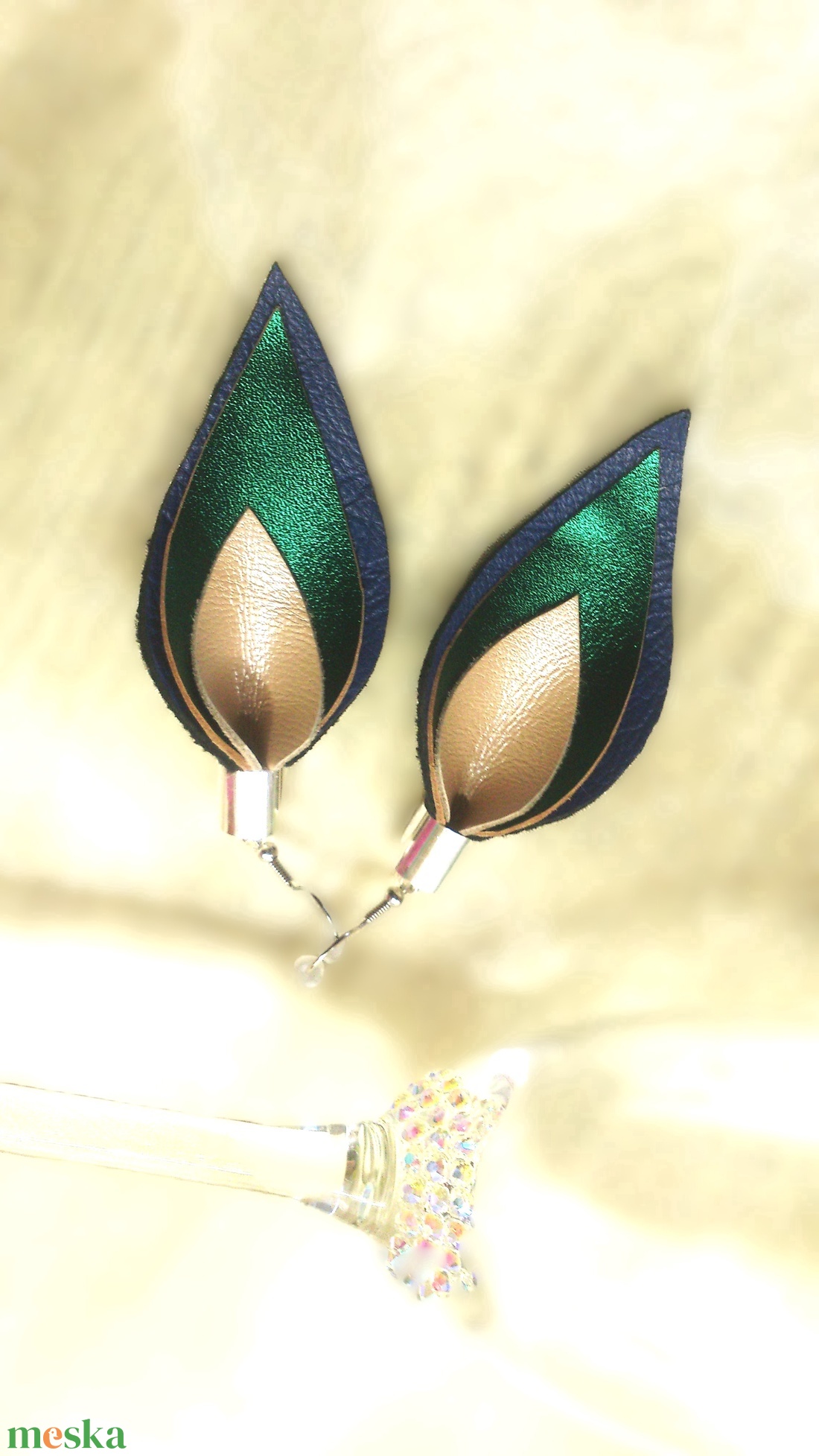 Türkiz-zöld - kék - pezsgő bőr fülbevaló  - ajándék - Anyák napja- születésnap - ékszer - fülbevaló - lógó csepp fülbevaló - Meska.hu