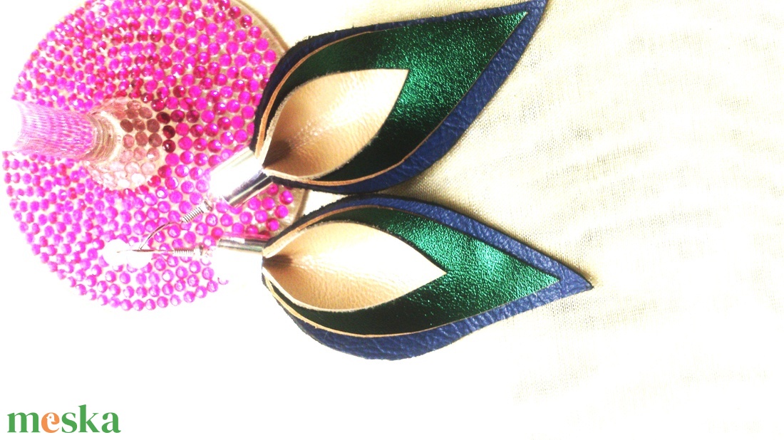 Türkiz-zöld - kék - pezsgő bőr fülbevaló  - ajándék - Anyák napja- születésnap - ékszer - fülbevaló - lógó csepp fülbevaló - Meska.hu