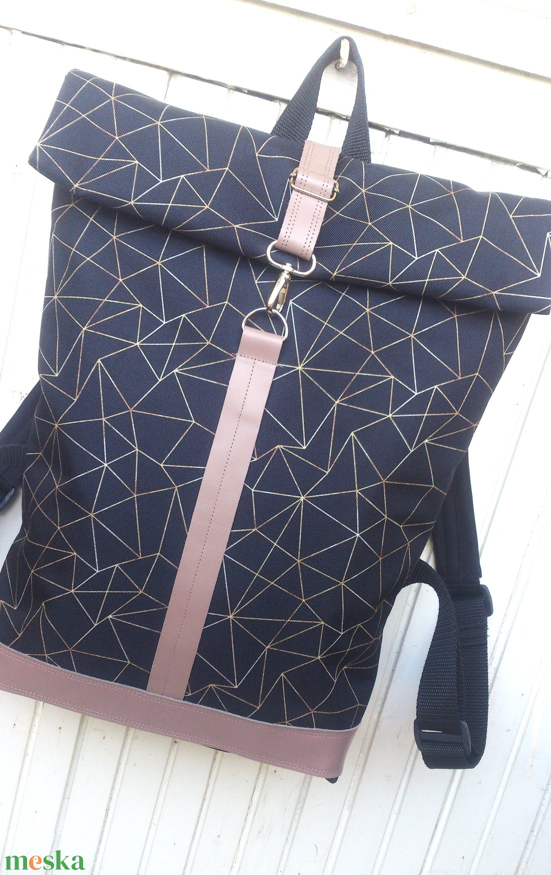 Fekete-barna mintás hátitáska, vízálló- valódi bőrrel - nagy méret - ajándék - unisex - táska & tok - hátizsák - roll top hátizsák - Meska.hu