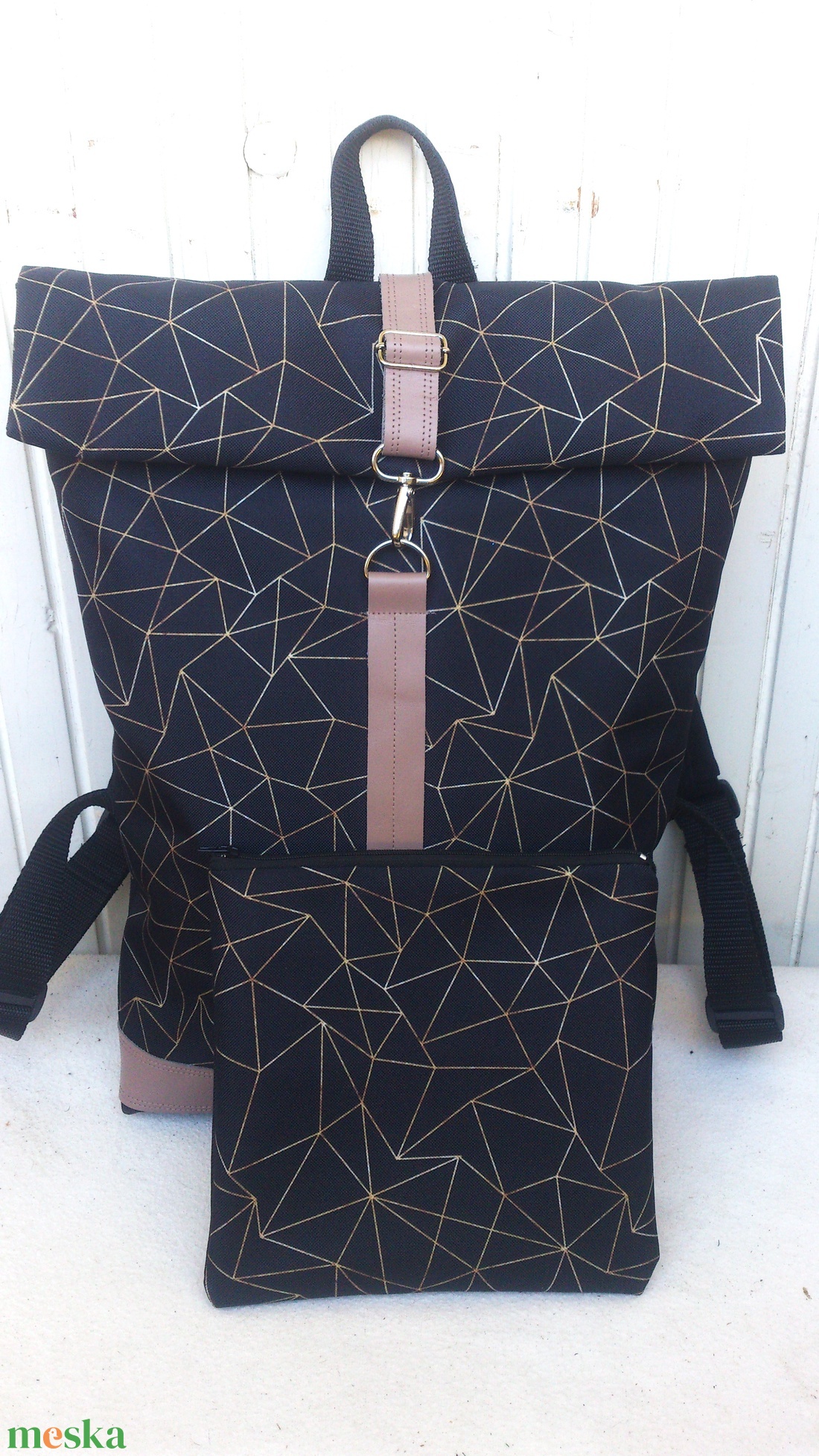 Fekete-barna mintás hátitáska, vízálló- valódi bőrrel - nagy méret - ajándék - unisex - táska & tok - hátizsák - roll top hátizsák - Meska.hu